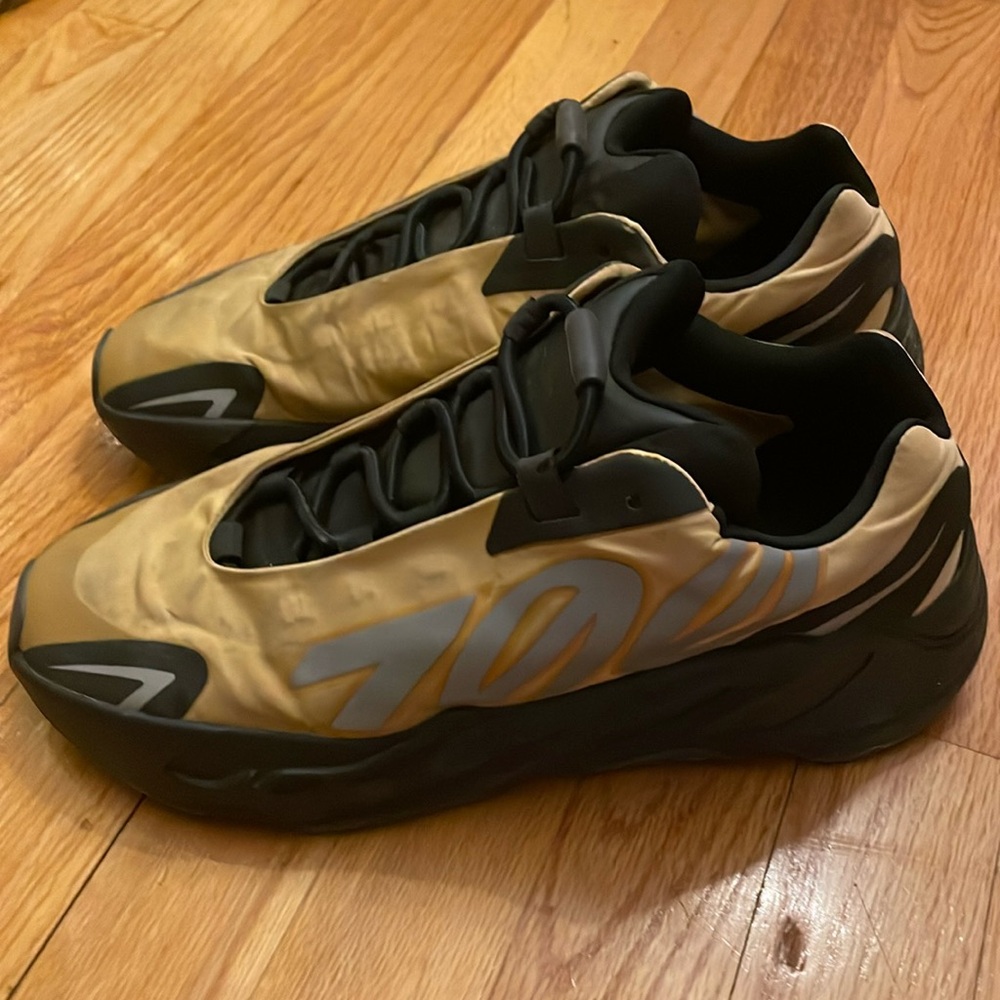 Yeezy 700 “Honey Flux”